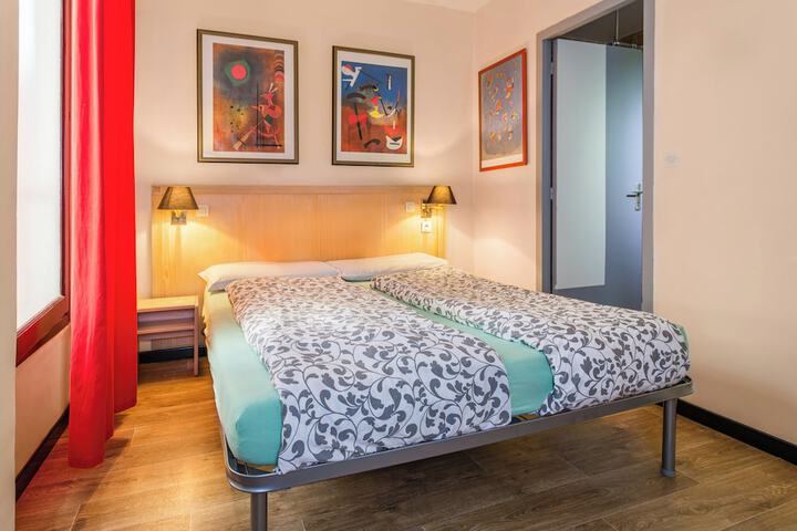 Room 28 of 66