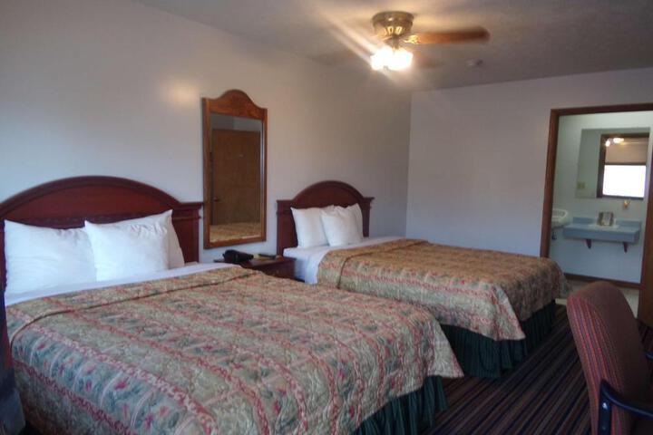 2 Double Beds