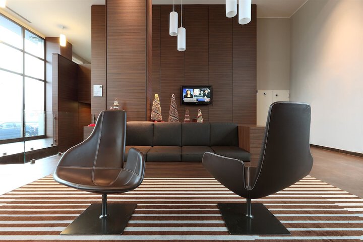 Entrance & Lobby