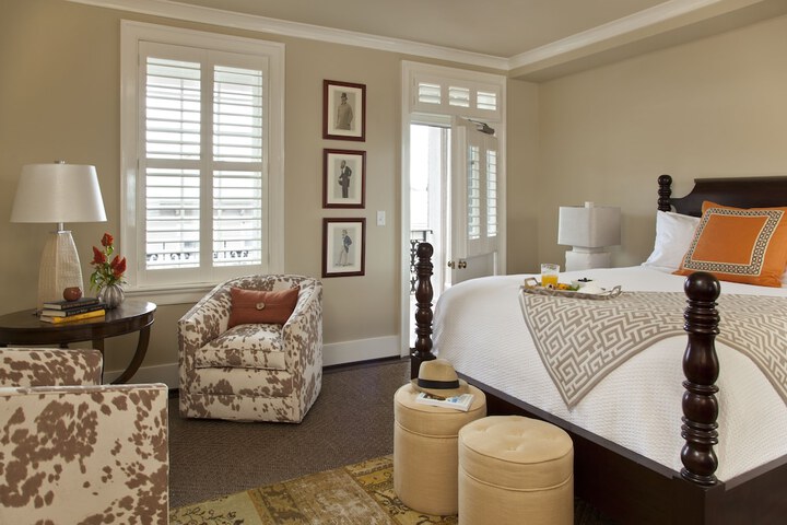 Room 4 of 104