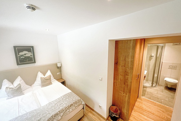 Room 20 of 98