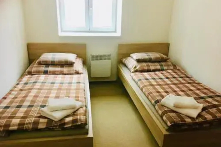 Room 2 of 10