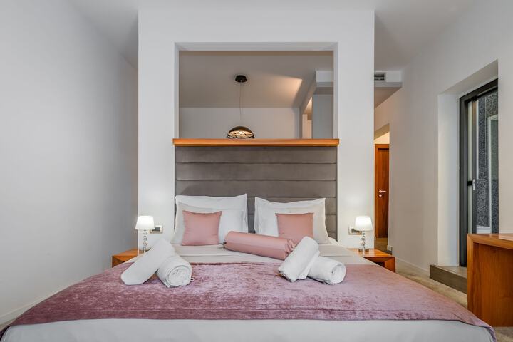 Room 32 of 48