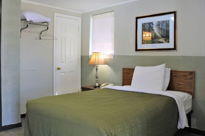 Room 9 of 20