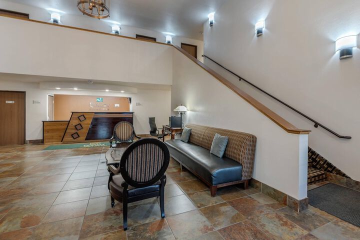 Entrance & Lobby