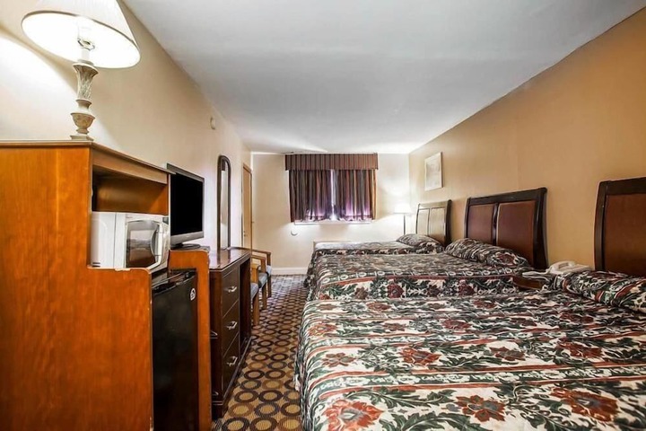 Room 11 of 22