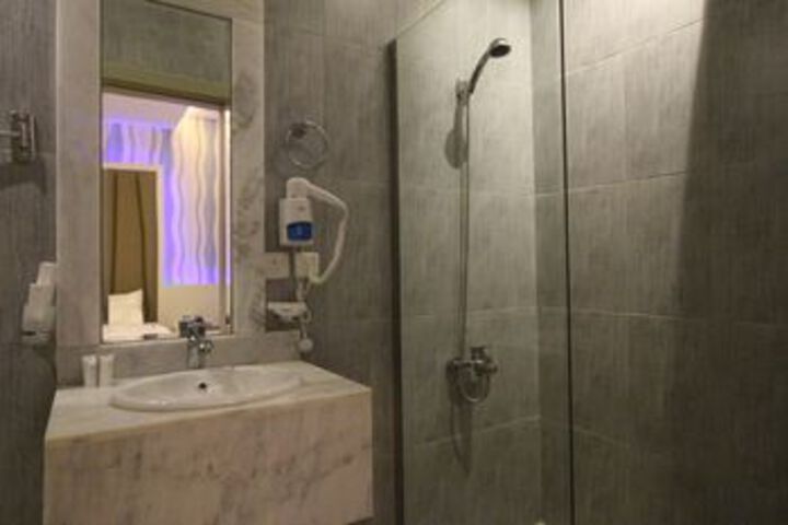 Room 2 of 28