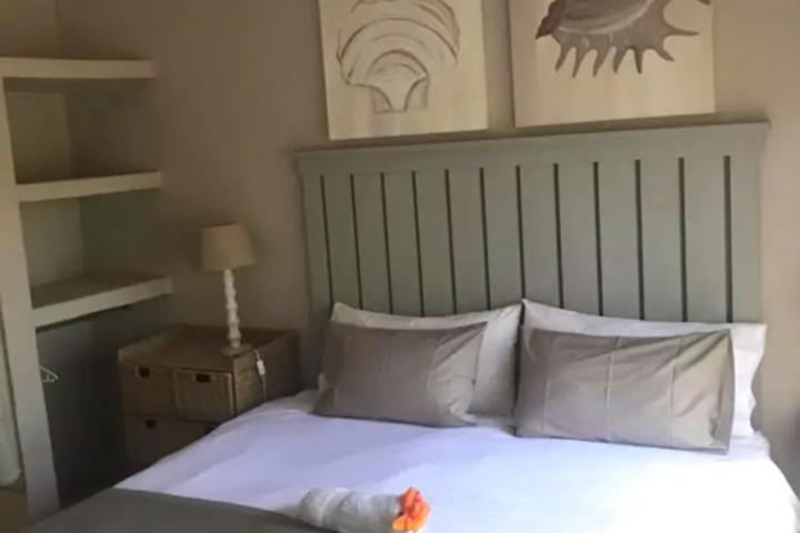 Room 2 of 8