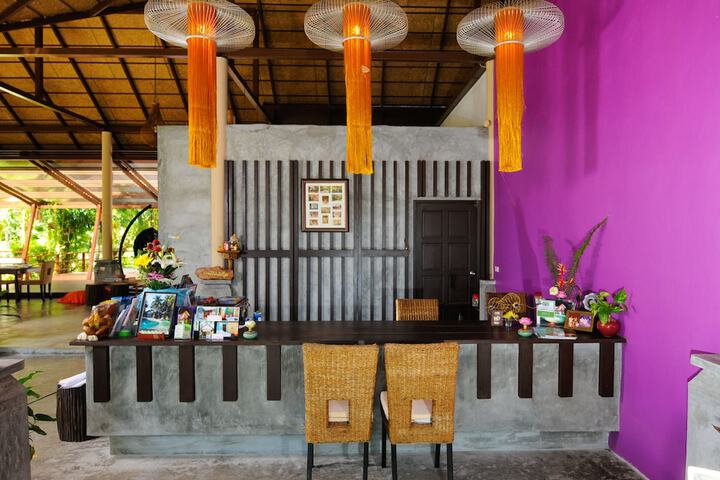 Entrance & Lobby