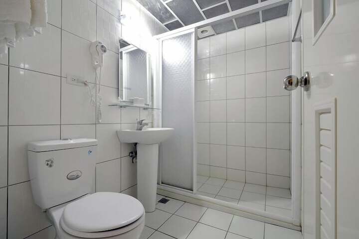 Room 6 of 8