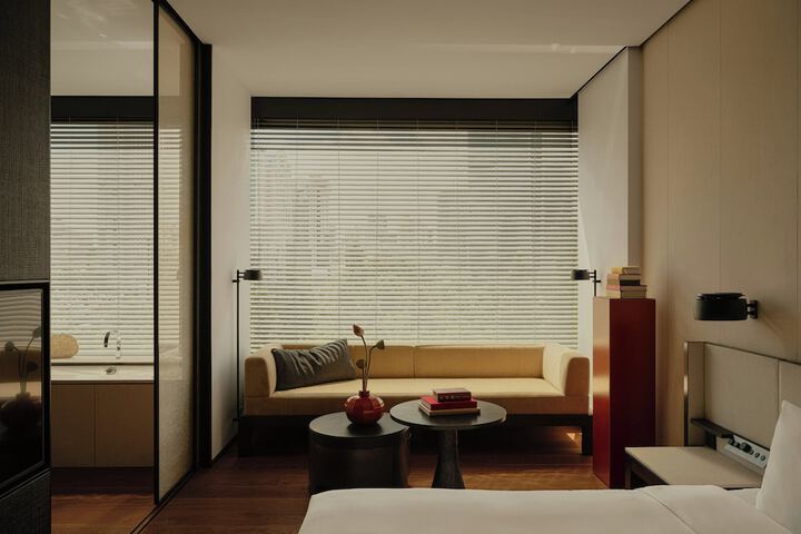 Room 100 of 141
