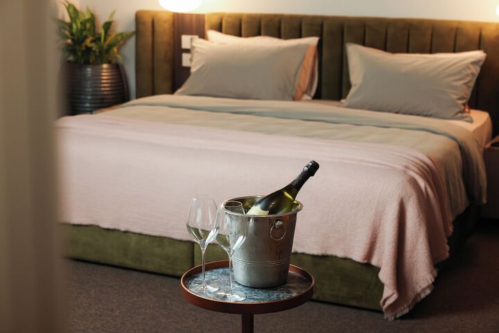 Room 2 of 72
