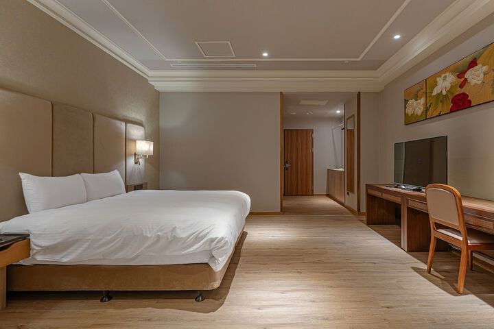 Room 8 of 86