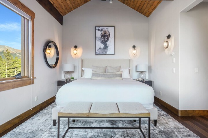 Room 2 of 52