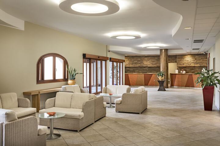 Entrance & Lobby