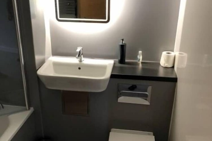 Room 27 of 41