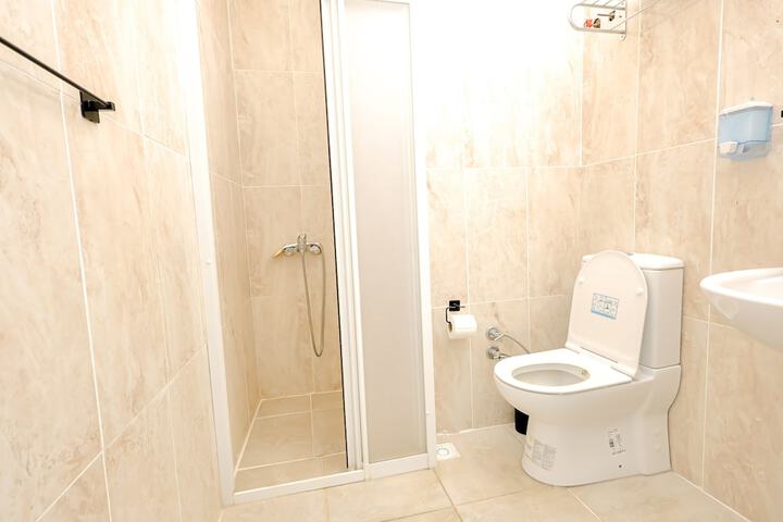 Room 14 of 27