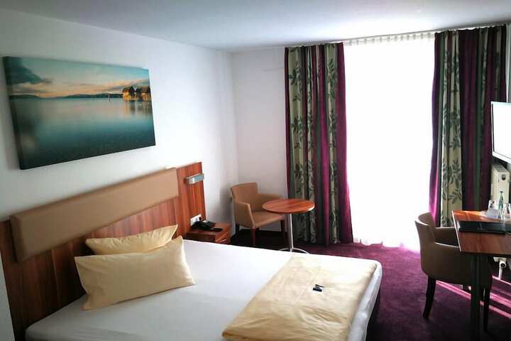Room 18 of 53