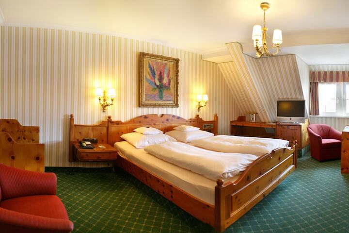 Room 3 of 47