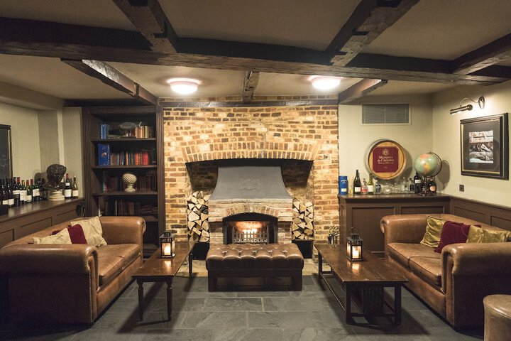 Lounge 49 of 62
