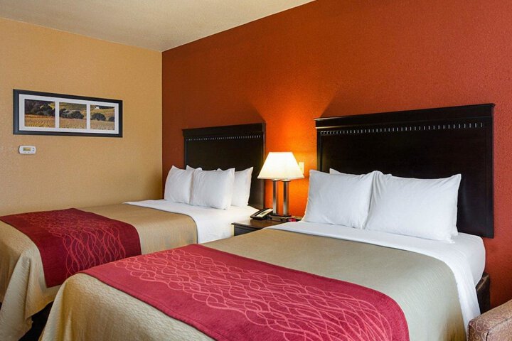 2 Queen Beds (3 of 9)