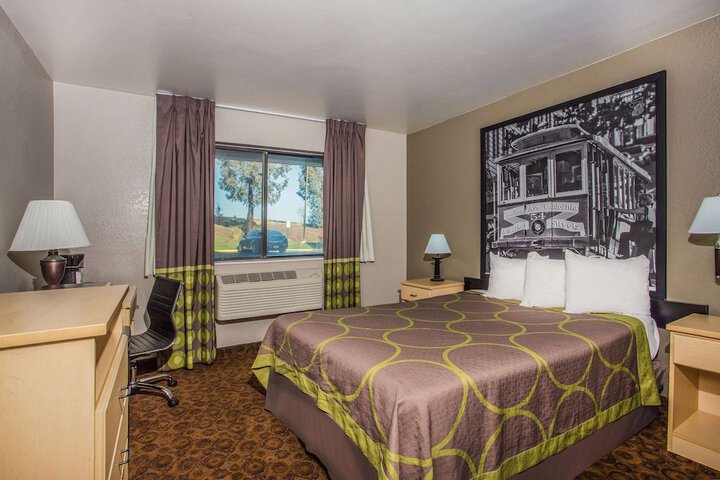 Queen Bed Accessible (7 of 14)