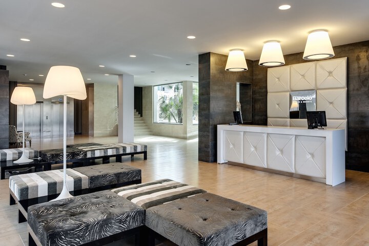 Entrance & Lobby