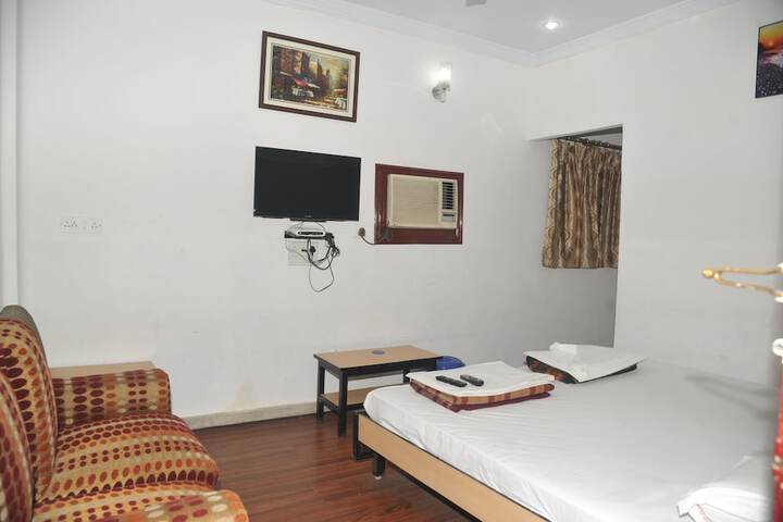 Room 10 of 34