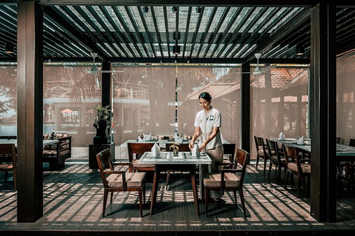Dining 37 of 71