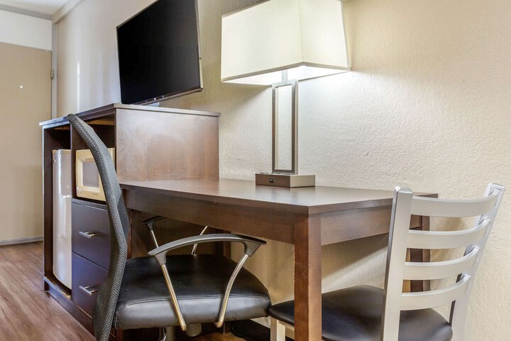 Standard Room, King or Two Doubles (8 of 8)