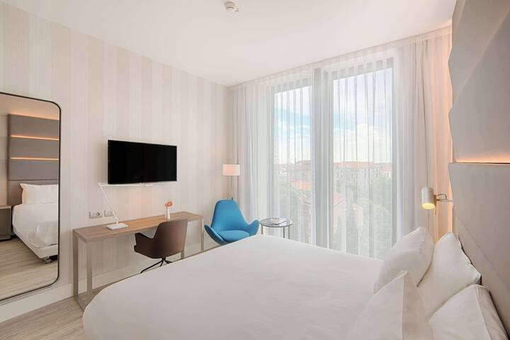 Room 7 of 34