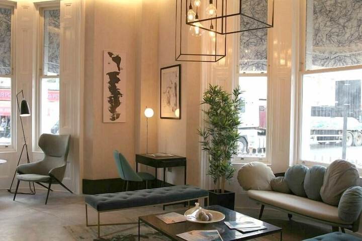 Entrance & Lobby