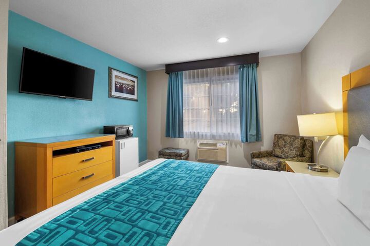 1 Queen Bed (13 of 23)