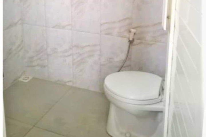 Room 10 of 13