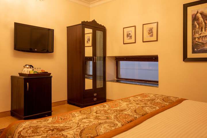 Room 18 of 85