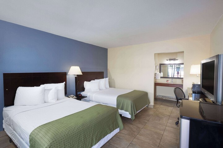 1 King Bed (8 of 16)