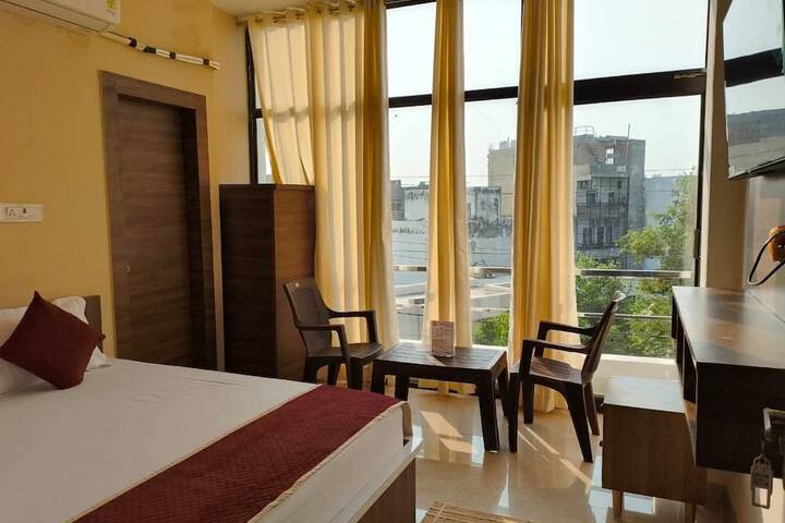 Room 11 of 20
