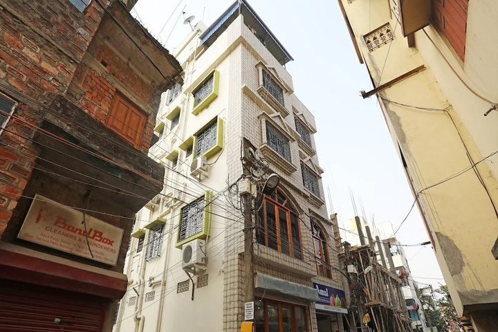 Oyo 25018 Saanvi