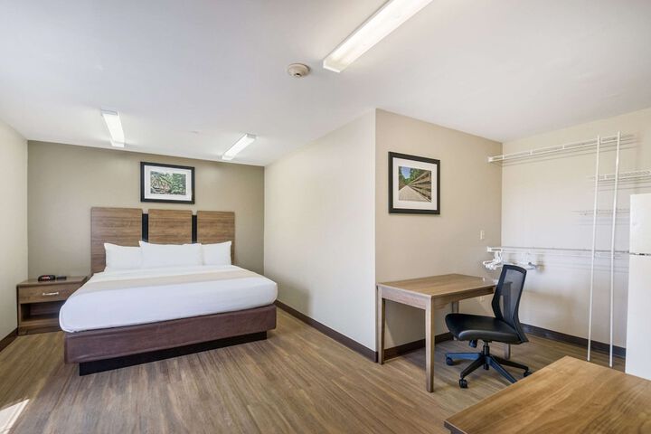 1 King Bed Efficiency (2 of 14)