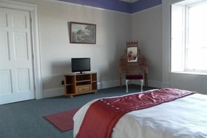 Room 6 of 25