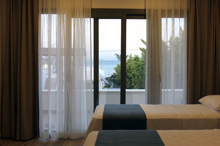 Room 3 of 74
