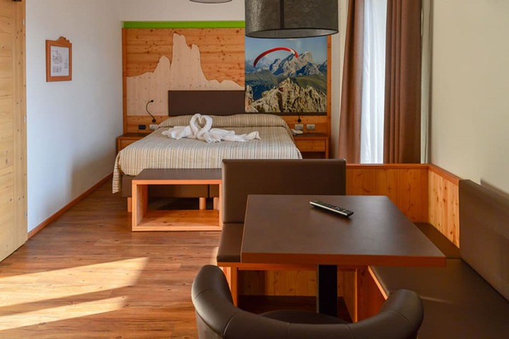 Room 6 of 48