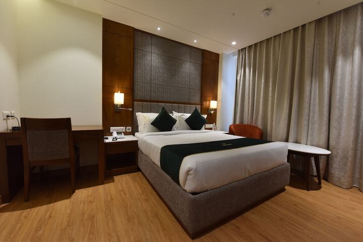 Room 6 of 37