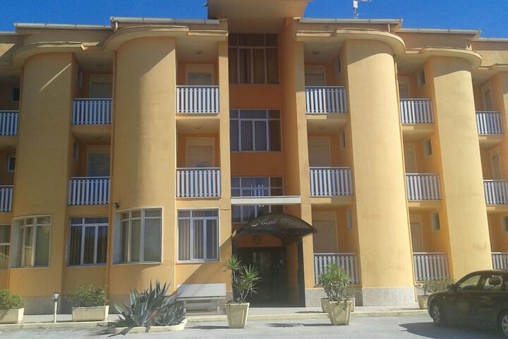 Hotel 33 of 51