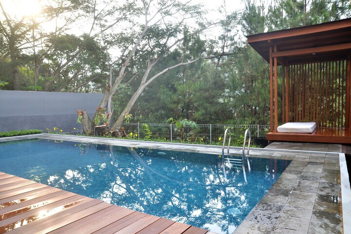 Hotel with Pool