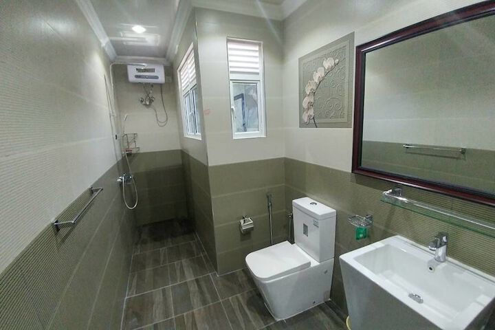 Room 8 of 10