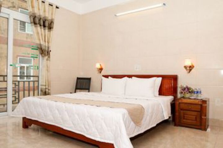 Hero Image 1 of 73