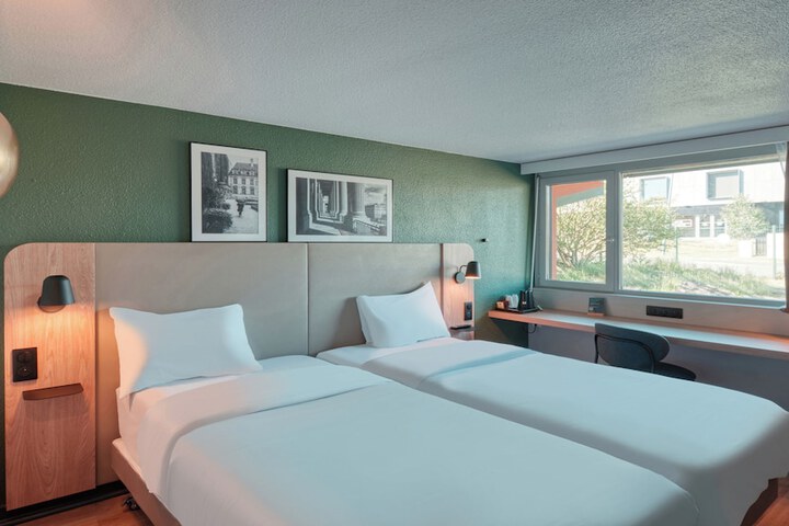 Room 22 of 48