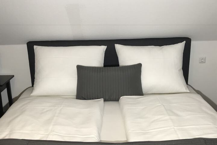 Room 12 of 33