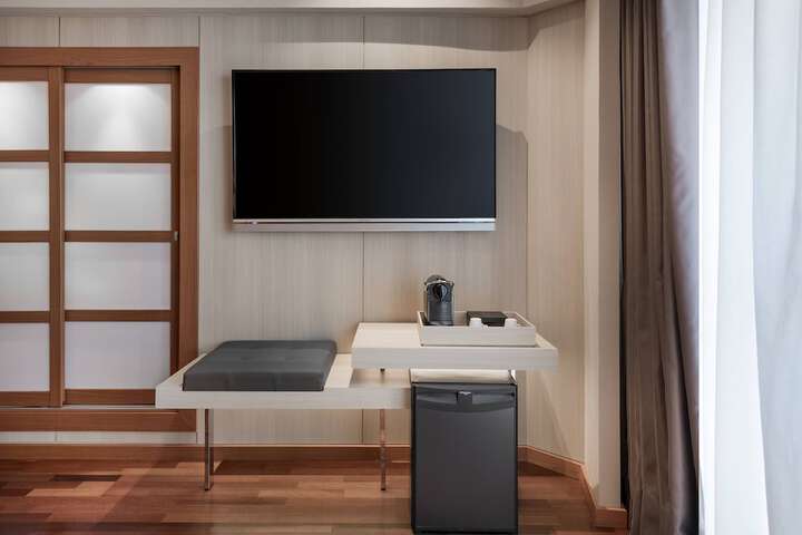 Room 8 of 65